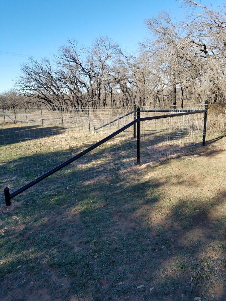 Welded wire farm fence corner post installed by Frank Valdez Fencing Brownwood TX